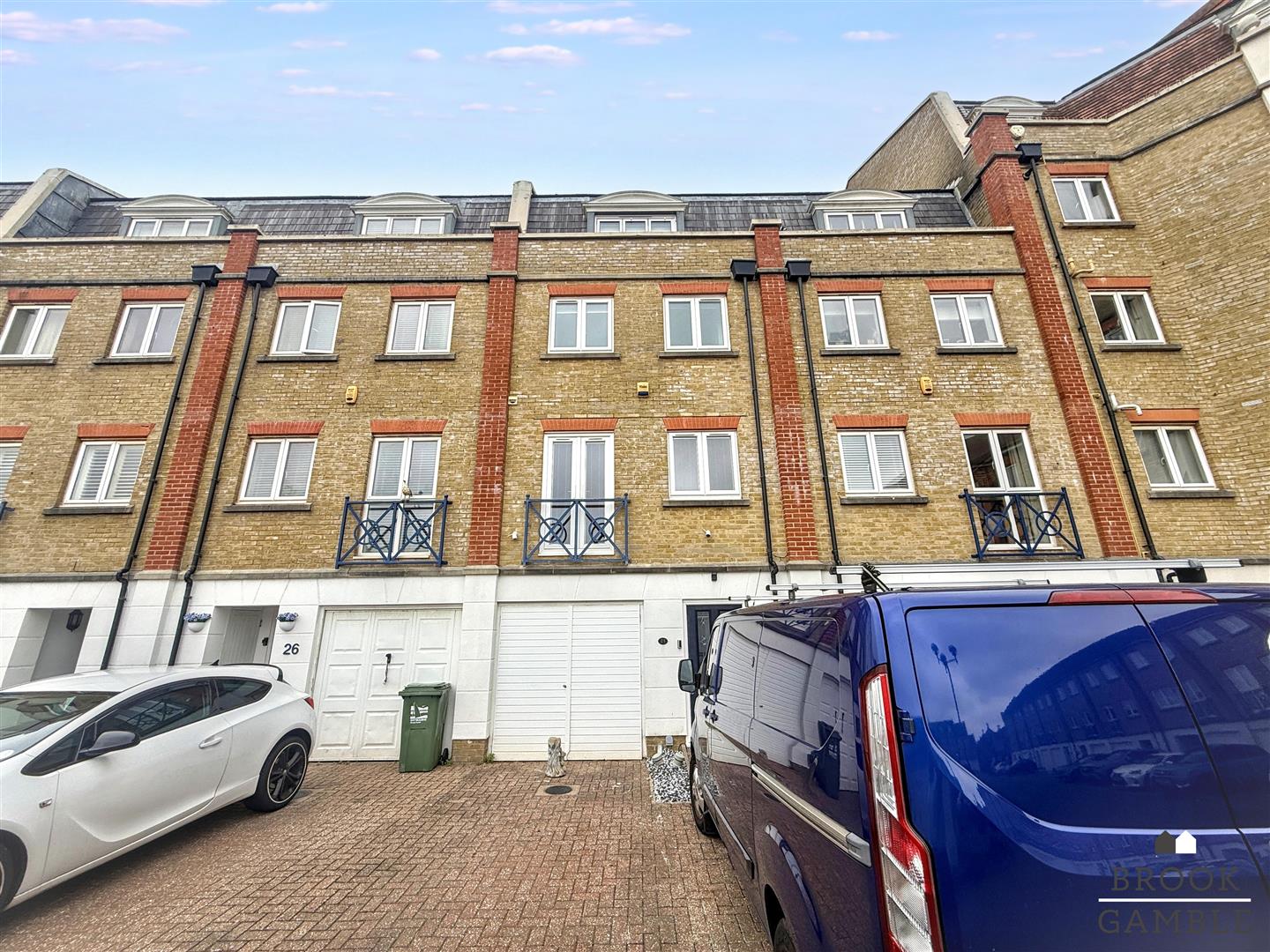 3 Bedroom House for Sale: £499,950. The Piazza in Eastbourne, East Sussex